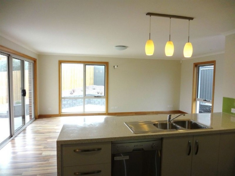 2/5 Caprice Court, Newnham TAS 7248