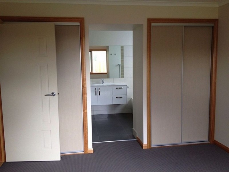 2/5 Caprice Court, Newnham TAS 7248