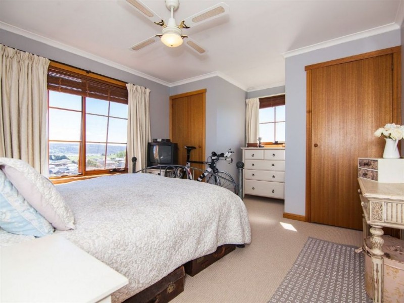 7 Dafnis Drive, Newnham TAS 7248