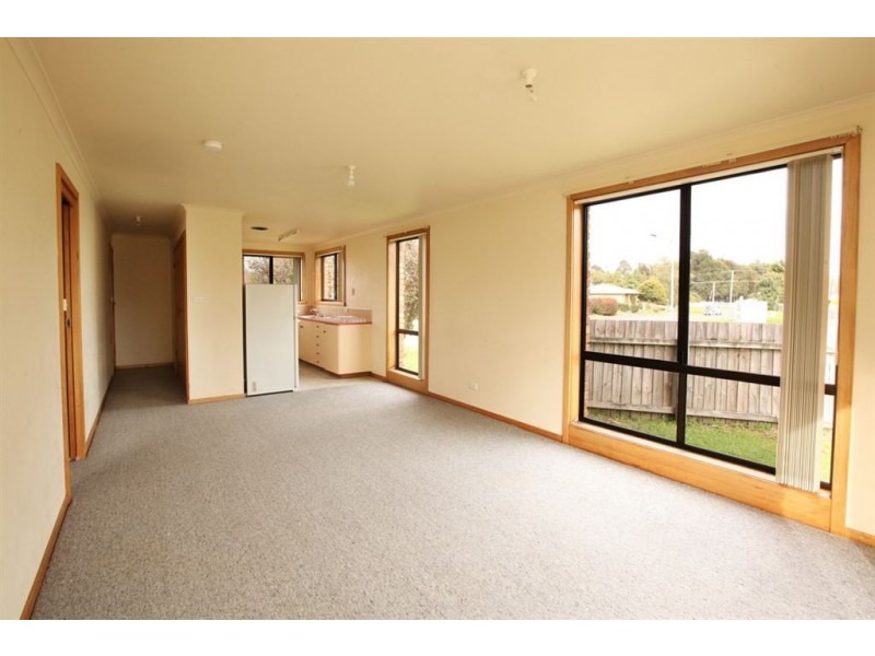 1/1-3 Norman Court, Newnham TAS 7248