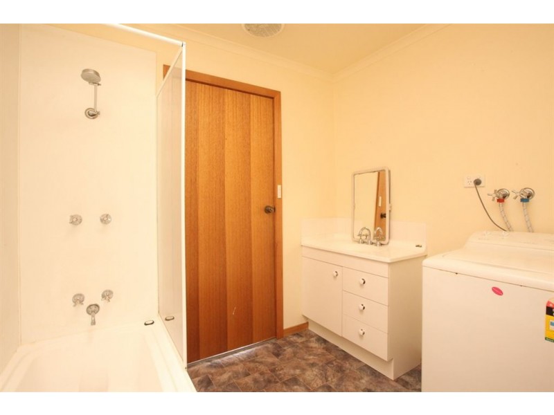 1/1-3 Norman Court, Newnham TAS 7248