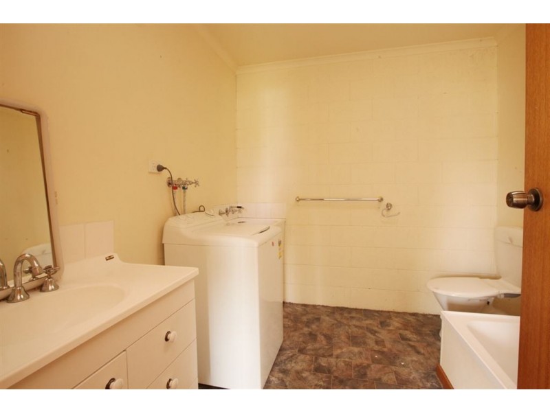 1/1-3 Norman Court, Newnham TAS 7248