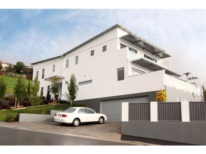 1 Roman Court, Newstead TAS 7250