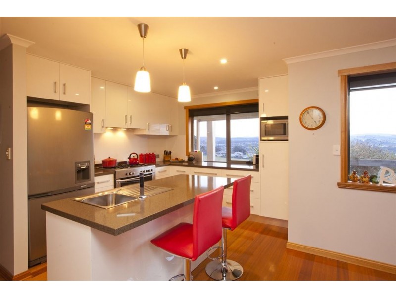 9 Audrey Ave, St Leonards TAS 7250