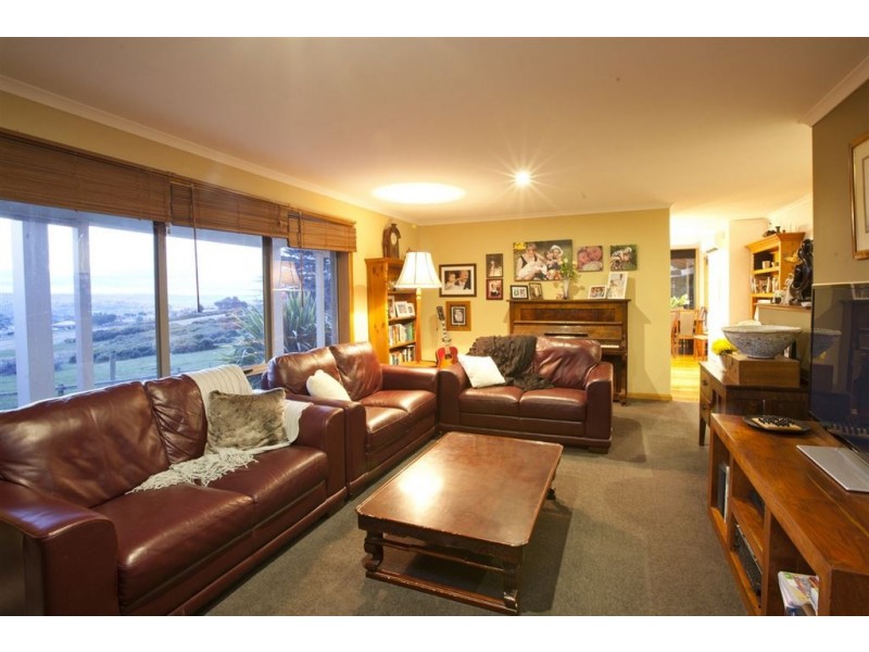 9 Audrey Ave, St Leonards TAS 7250