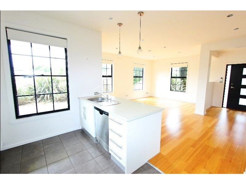 2/4 Phelps Place, Newstead TAS 7250