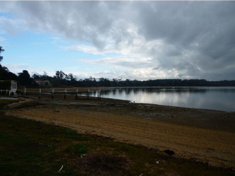 13 Lenborough Street, Beauty Point TAS 7270