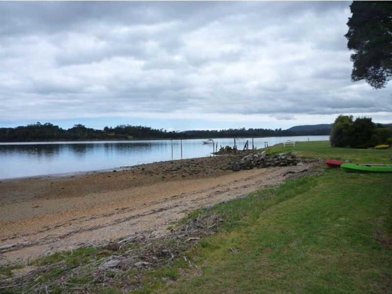 13 Lenborough Street, Beauty Point TAS 7270