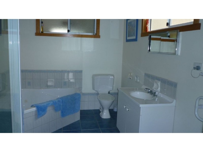 13 Lenborough Street, Beauty Point TAS 7270