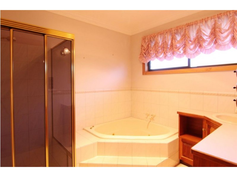 9 Far View Avenue, Riverside TAS 7250