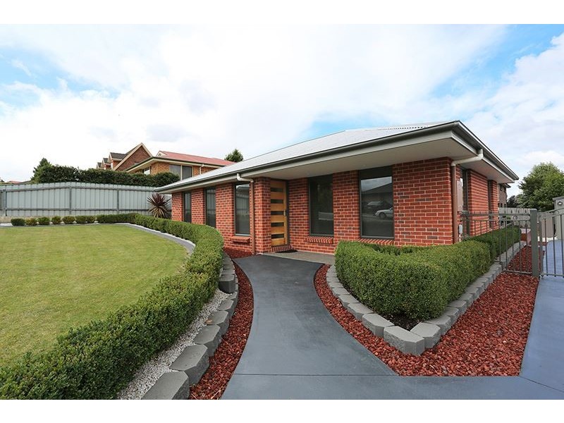 11 Dafnis Drive, Newnham TAS 7248