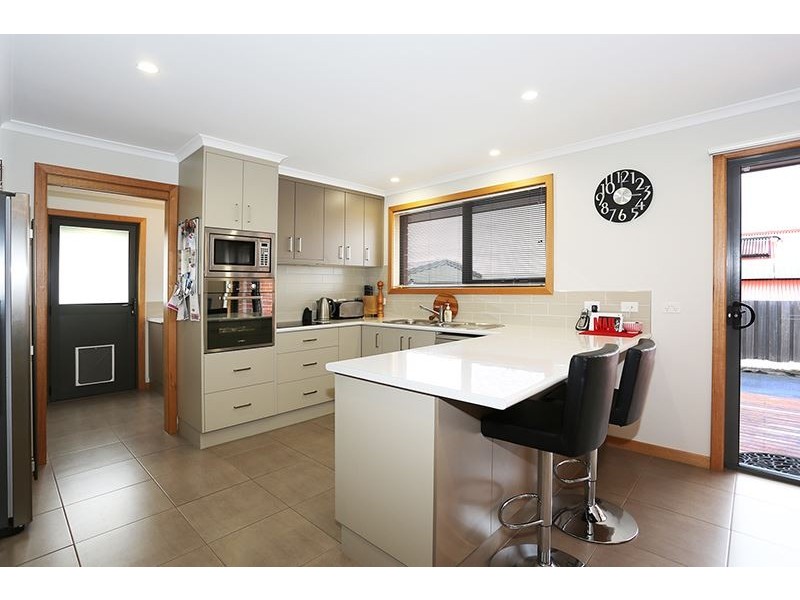 11 Dafnis Drive, Newnham TAS 7248