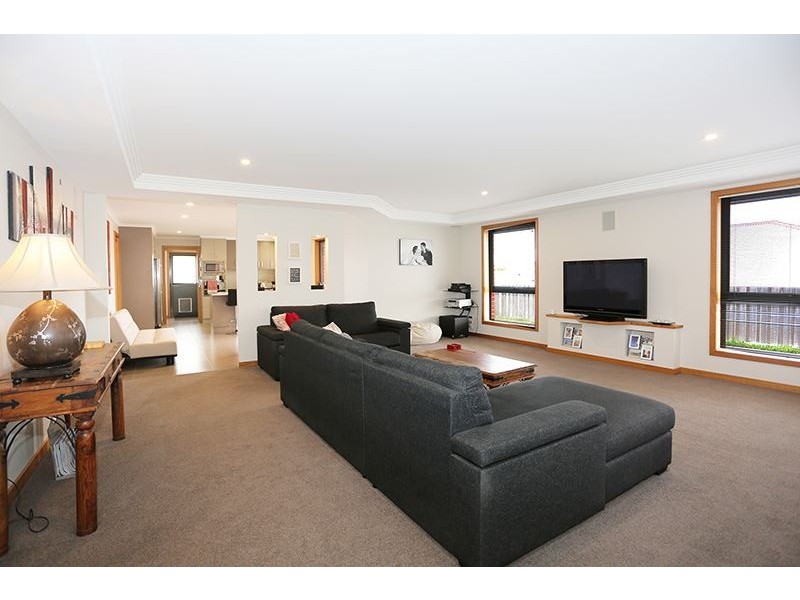 11 Dafnis Drive, Newnham TAS 7248