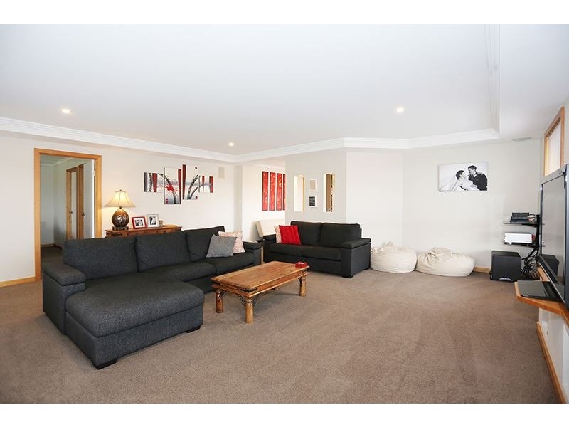 11 Dafnis Drive, Newnham TAS 7248