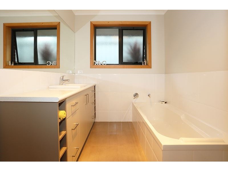 11 Dafnis Drive, Newnham TAS 7248