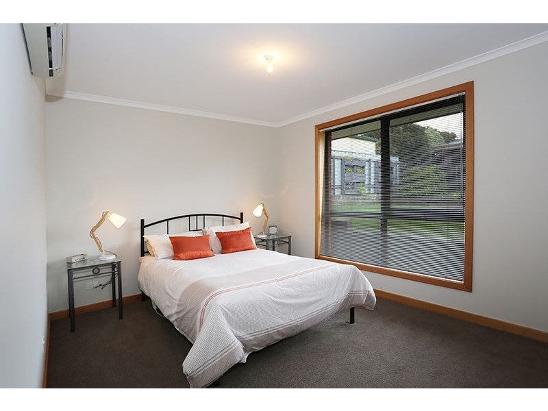 11 Dafnis Drive, Newnham TAS 7248