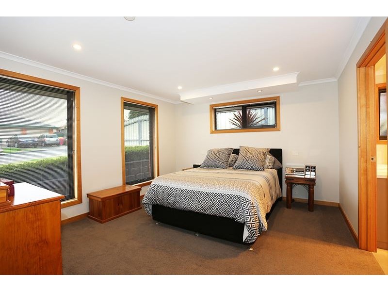 11 Dafnis Drive, Newnham TAS 7248
