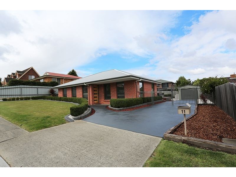 11 Dafnis Drive, Newnham TAS 7248