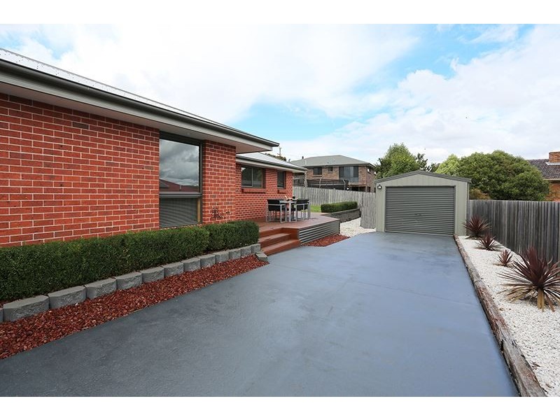 11 Dafnis Drive, Newnham TAS 7248
