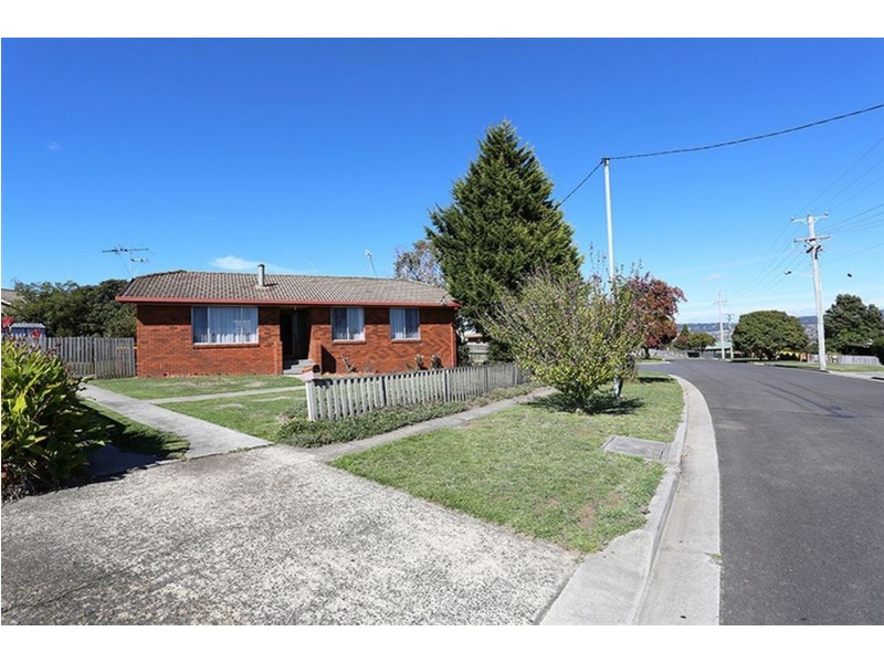 7 Bishops Drive, Newnham TAS 7248