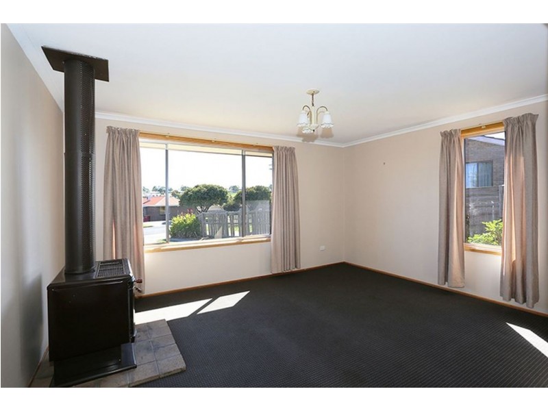 7 Bishops Drive, Newnham TAS 7248