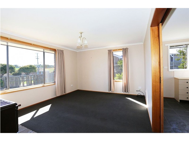 7 Bishops Drive, Newnham TAS 7248