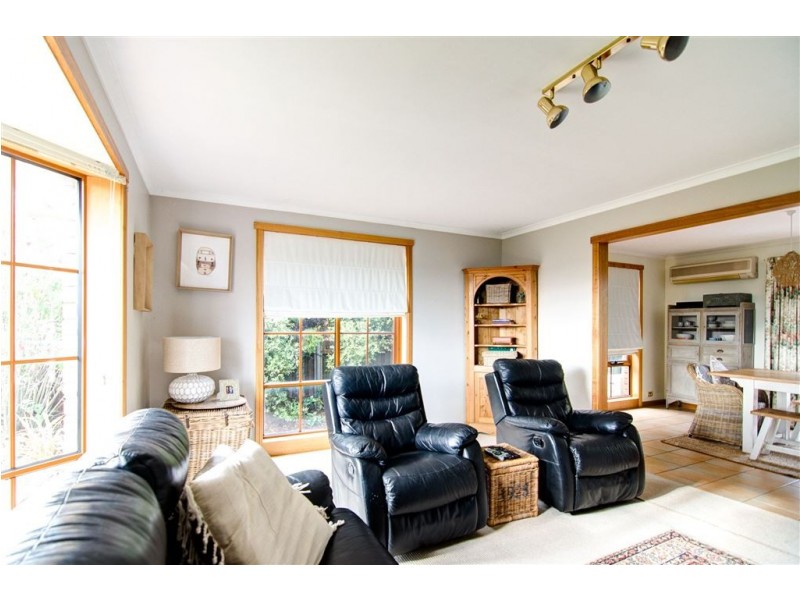 7 Dafnis Drive, Newnham TAS 7248