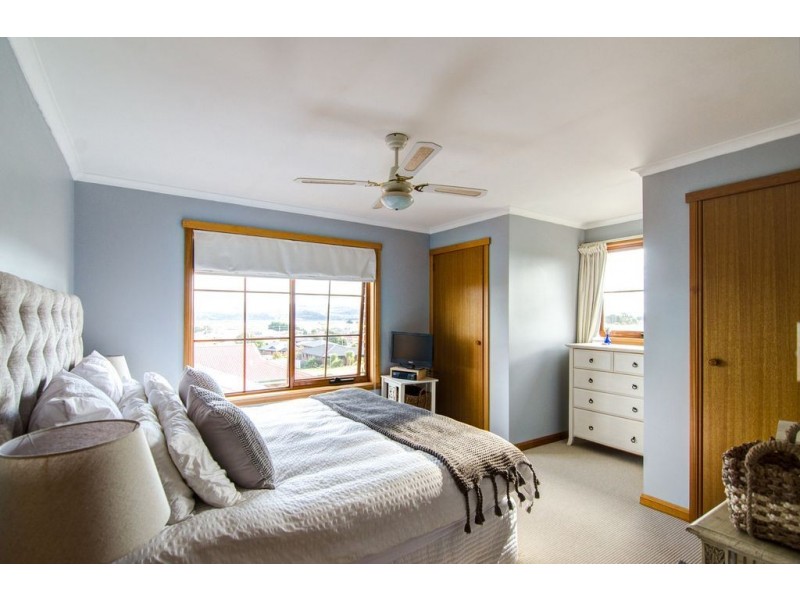 7 Dafnis Drive, Newnham TAS 7248