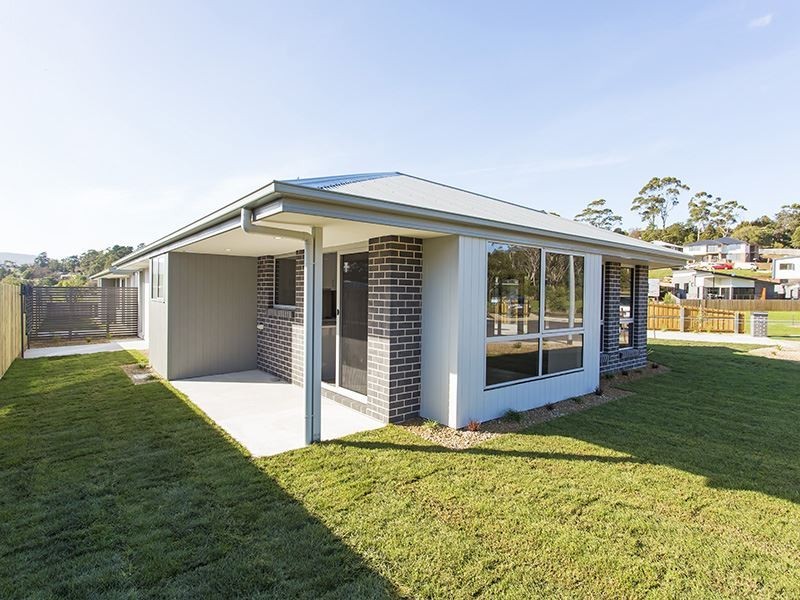 1 & 2/21 Aram Place, Newstead TAS 7250