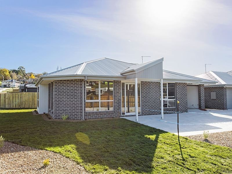 1 & 2/21 Aram Place, Newstead TAS 7250