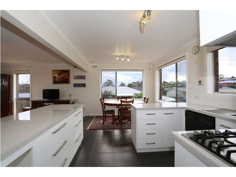 8 Clinton Court, Summerhill TAS 7250