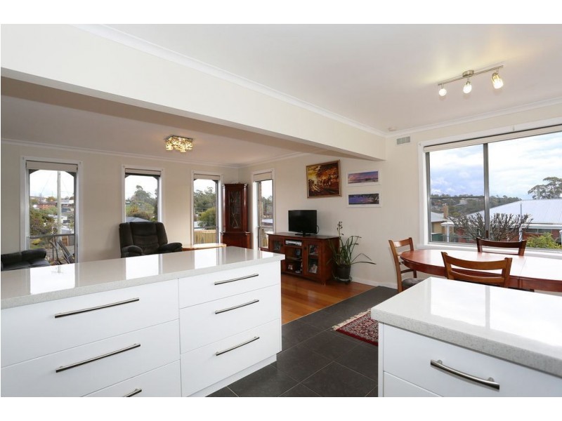 8 Clinton Court, Summerhill TAS 7250