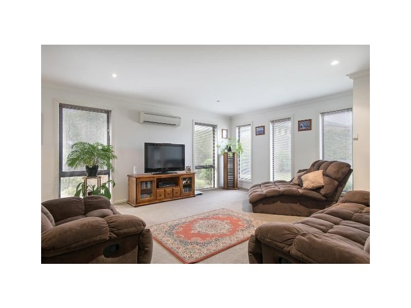 8 Adloch Place, Newnham TAS 7248
