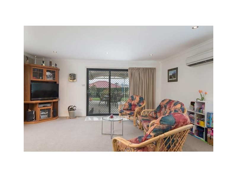 8 Adloch Place, Newnham TAS 7248