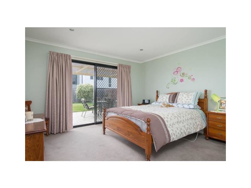 8 Adloch Place, Newnham TAS 7248