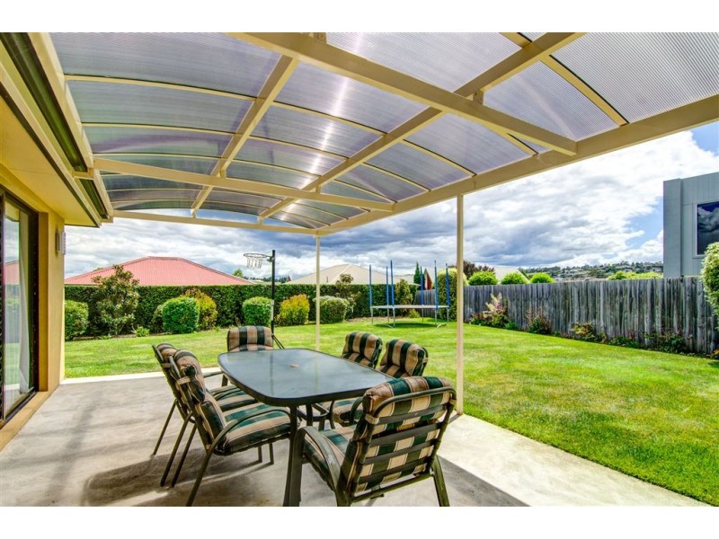 8 Adloch Place, Newnham TAS 7248