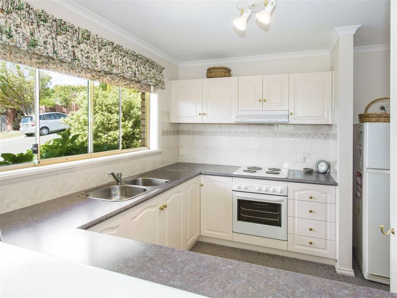 3/2 Carrera Place, Norwood TAS 7250