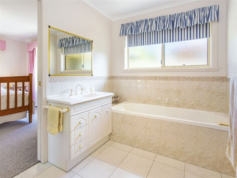 3/2 Carrera Place, Norwood TAS 7250