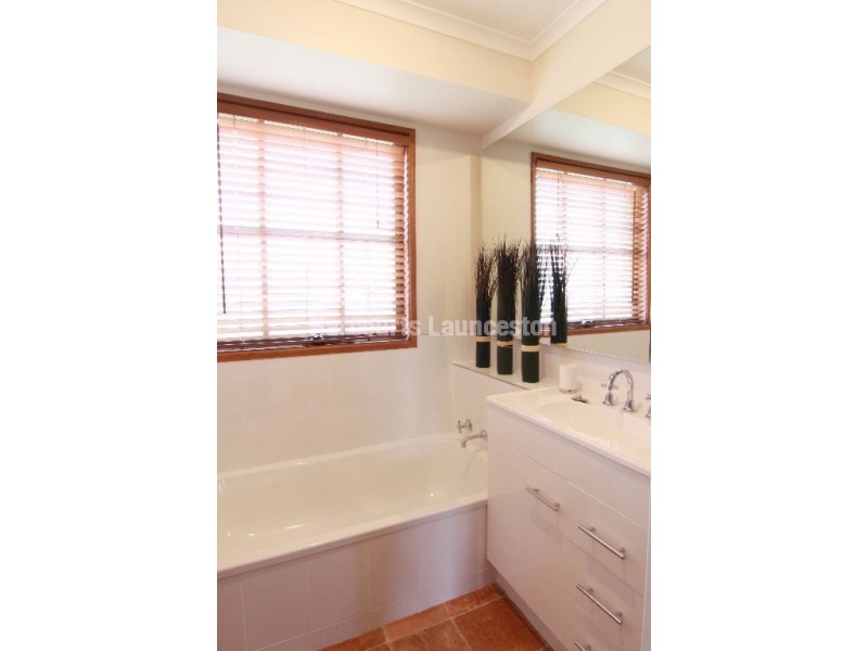 4 Wintercole Court, Newnham TAS 7248