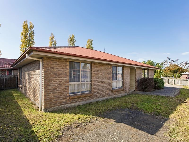 4 Roger Retreat, Newnham TAS 7248