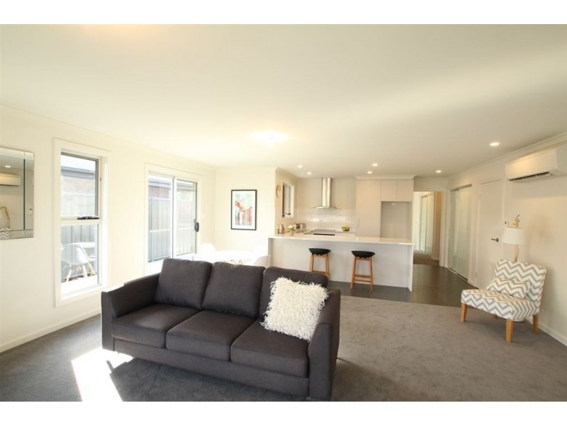2/16 Hortus Place, Newnham TAS 7248