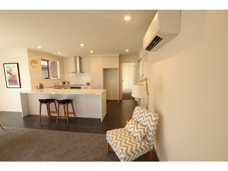 2/16 Hortus Place, Newnham TAS 7248