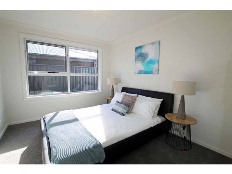 2/16 Hortus Place, Newnham TAS 7248