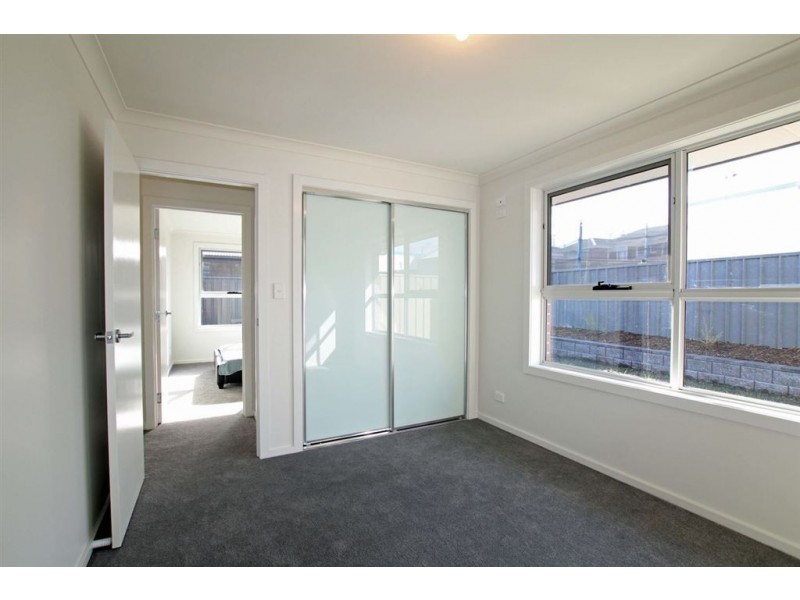 2/16 Hortus Place, Newnham TAS 7248