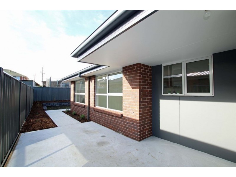 2/16 Hortus Place, Newnham TAS 7248