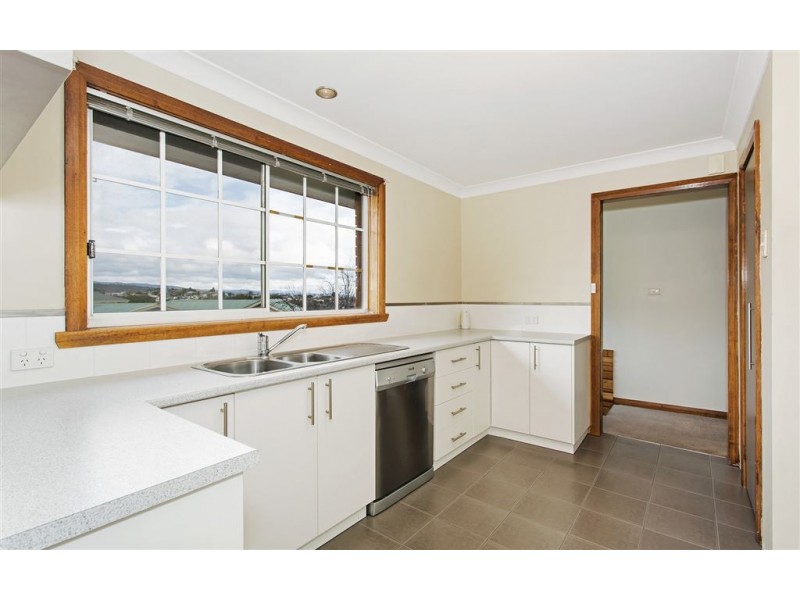 8 Bonnard Court, Newnham TAS 7248