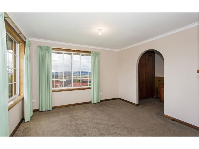 8 Bonnard Court, Newnham TAS 7248