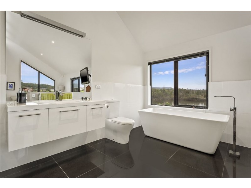 35 Bayview Drive, Blackstone Heights TAS 7250