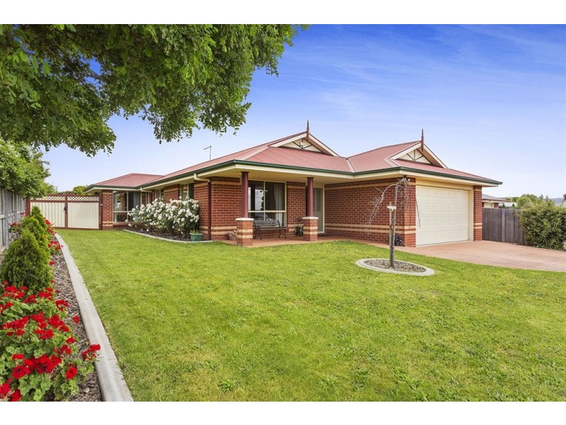 15 Bartlett Grove, Newnham TAS 7248
