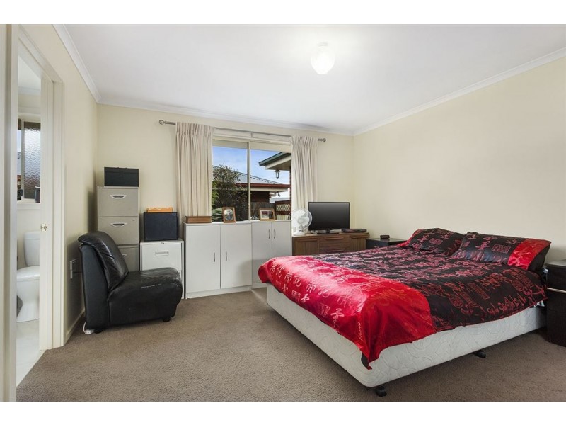 15 Bartlett Grove, Newnham TAS 7248